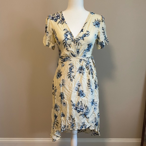 Floral summer wrap dress - Picture 1 of 7